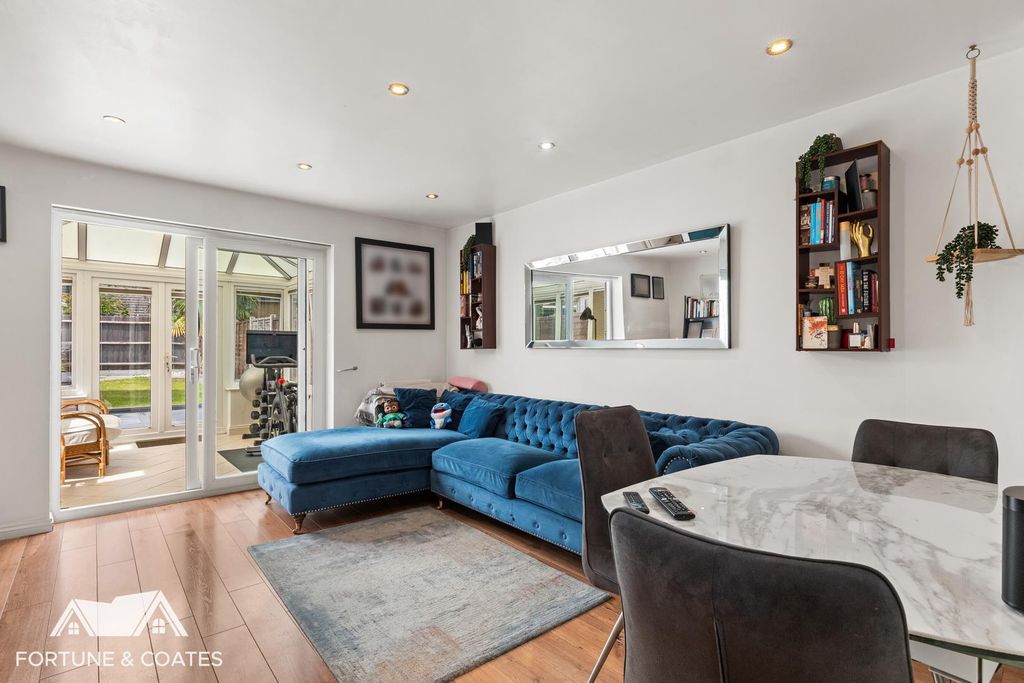 Property photo 2 of 18 Hadleygrange_10.Jpg