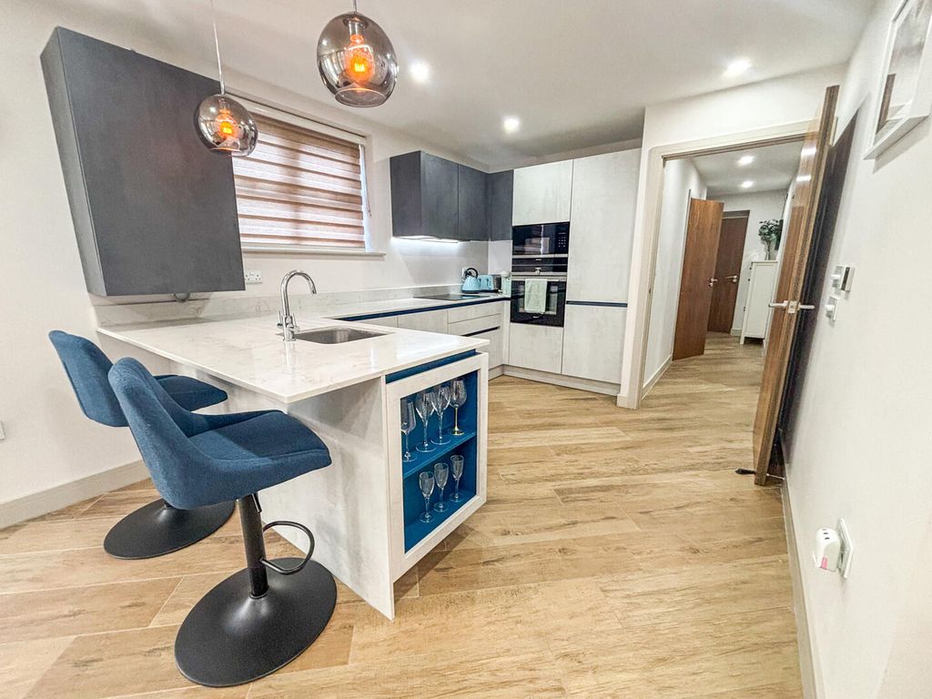 Property photo 3 of 12 Kitchen