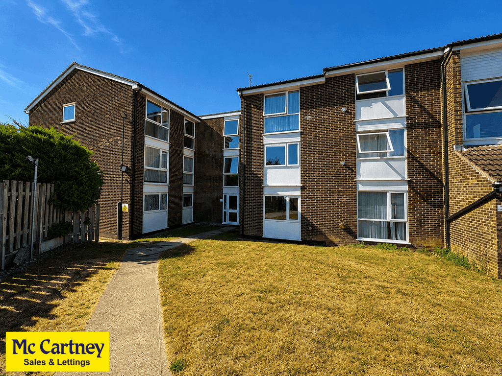 Property photo 1 of 10 Lupin Drive, Chelmsford, Essex, CM1 6Yj