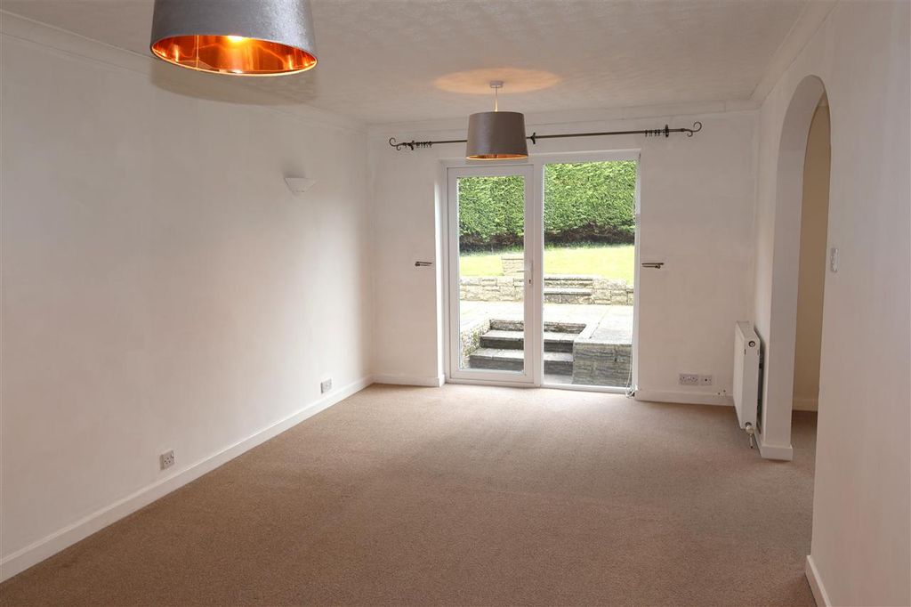 Property photo 3 of 13 Lounge