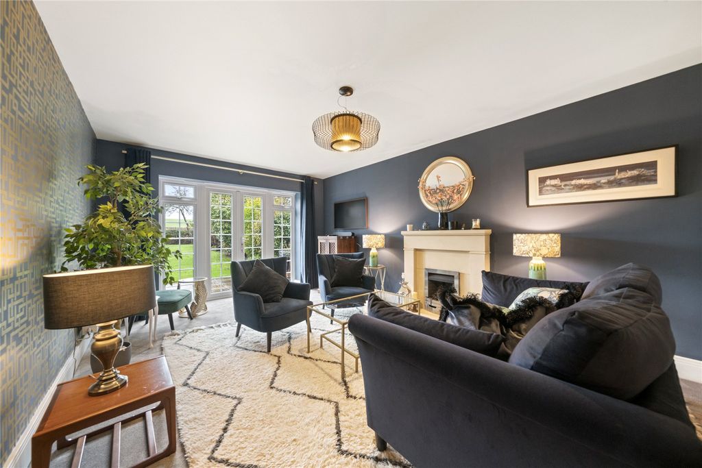 Property photo 3 of 15 Reception