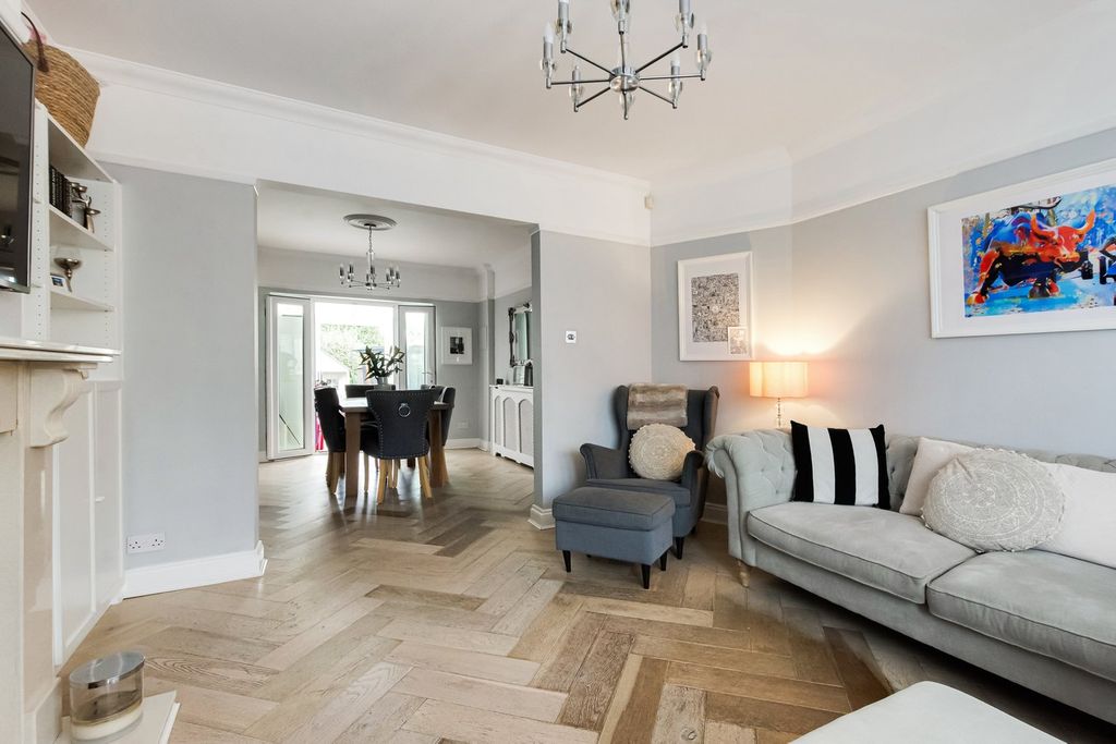 Property photo 3 of 18