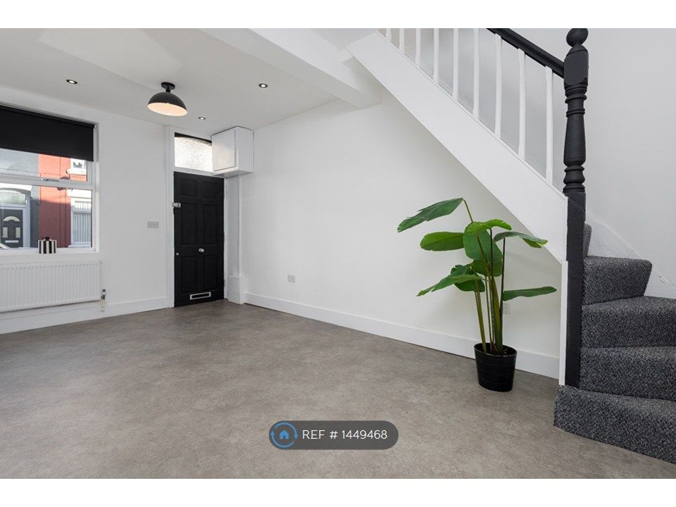 Property photo 3 of 11 Living Room