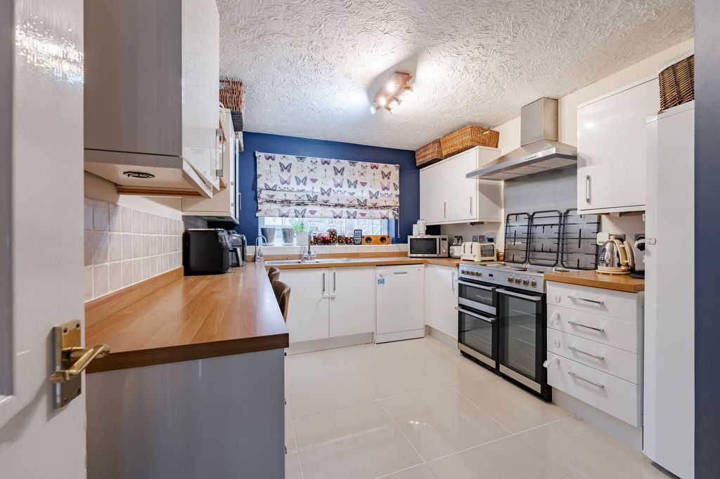 Property photo 2 of 22