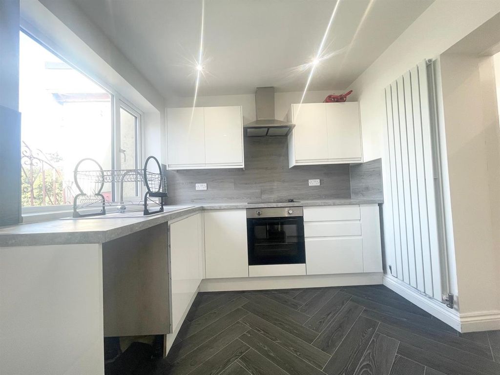 Property photo 2 of 12 ce3Db2Fd-572B-41Da-91Da-3A110069d36B.Jpg