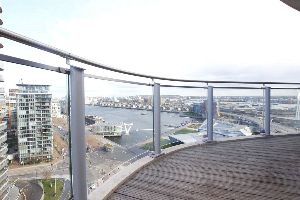 Property photo 1 of 11 Balcony