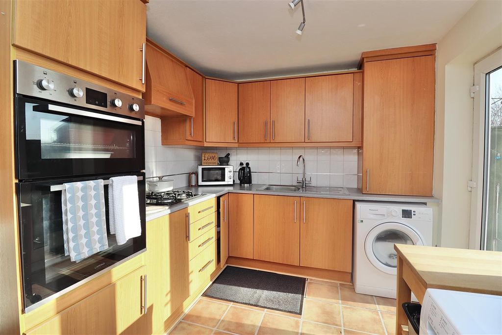 Property photo 2 of 16