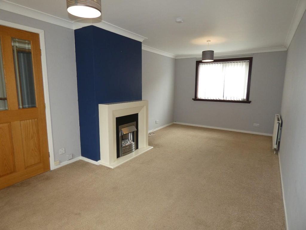 Property photo 2 of 18 Living/Dining Room