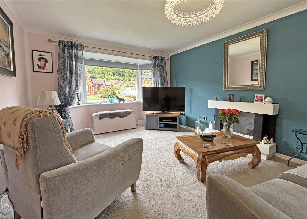 Property photo 2 of 23 Lounge.Jpg