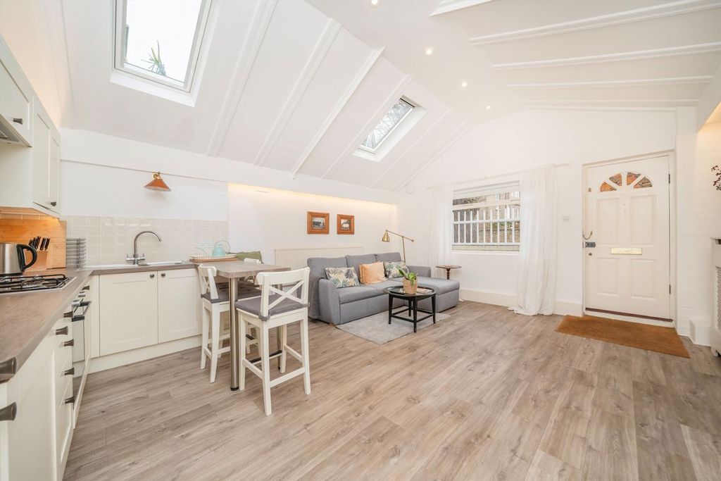 Property photo 2 of 5