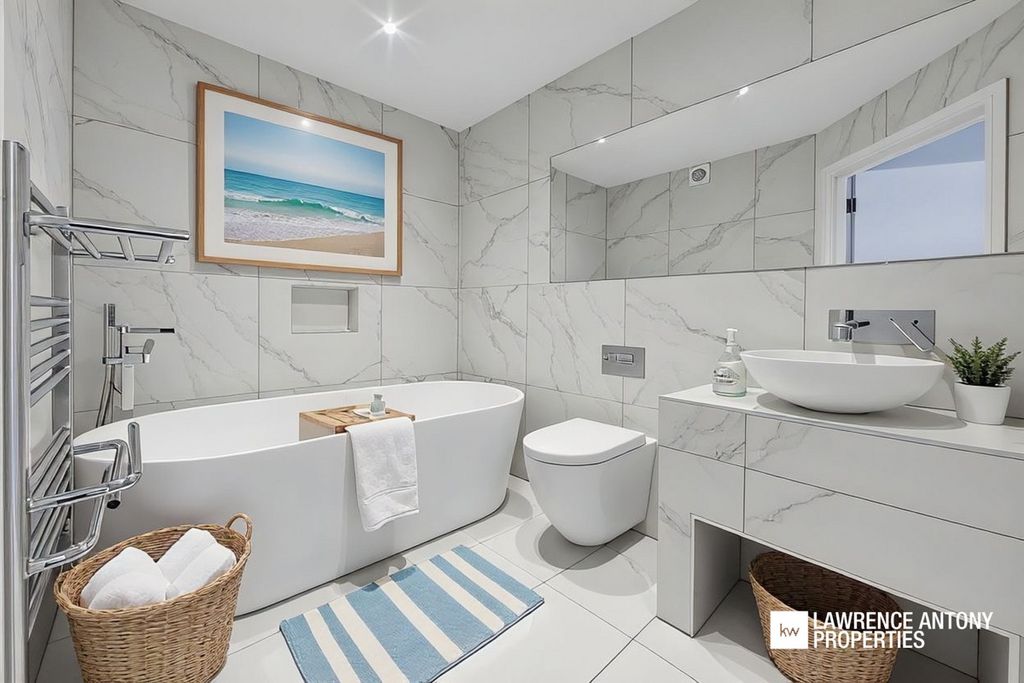 Additional image 9 of 3 bed flat for saleGrand Parade, Leigh-On-Sea SS9