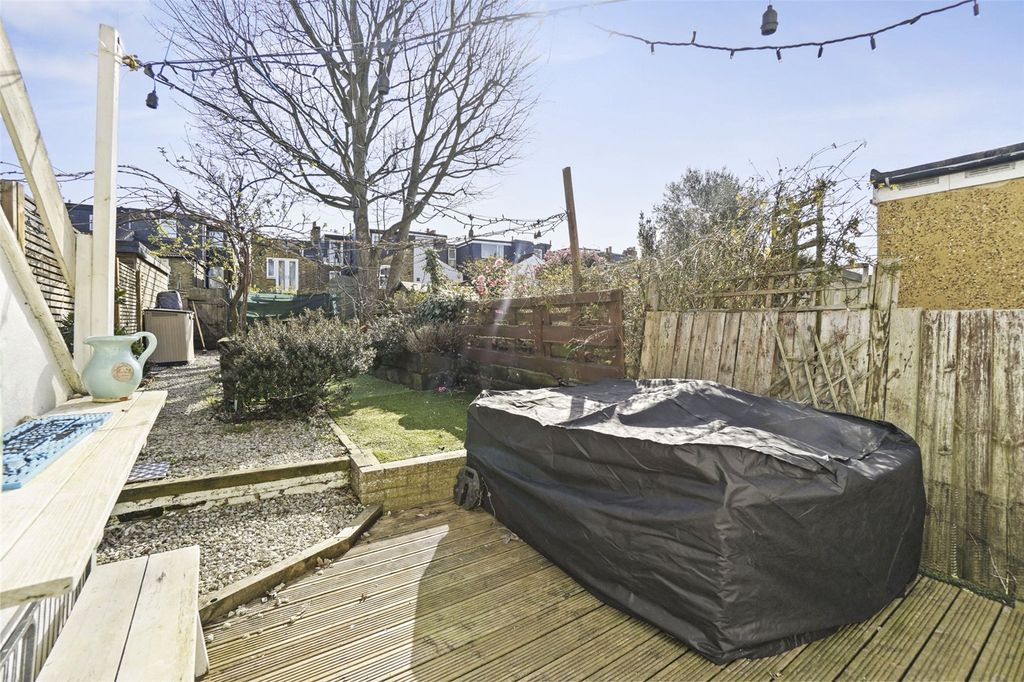 Property photo 2 of 7 Picture No. 17