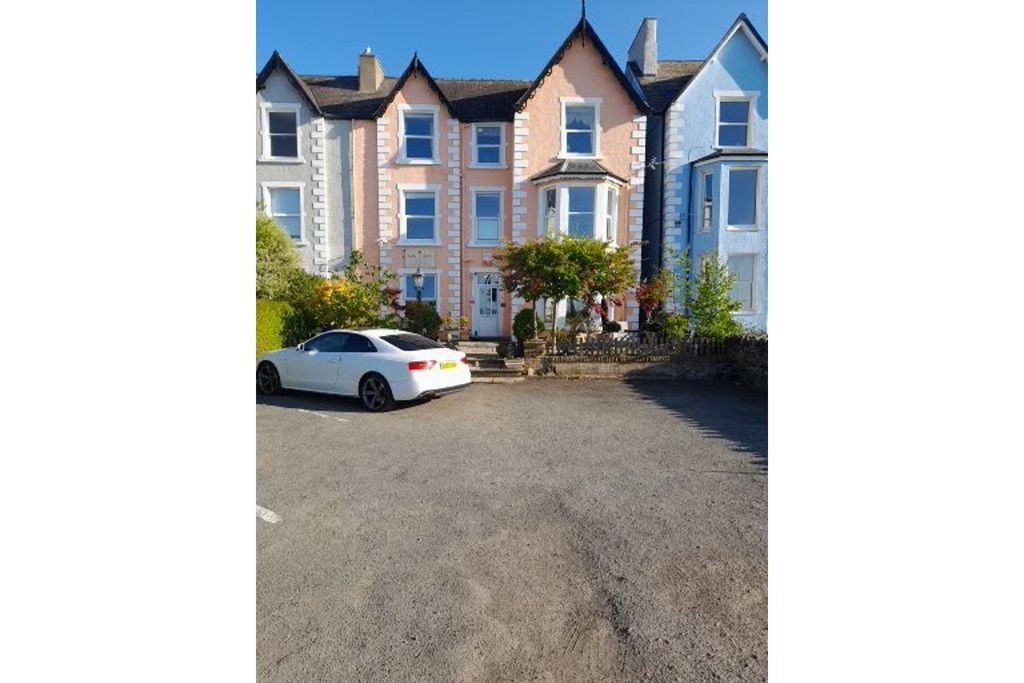 Property photo 3 of 43