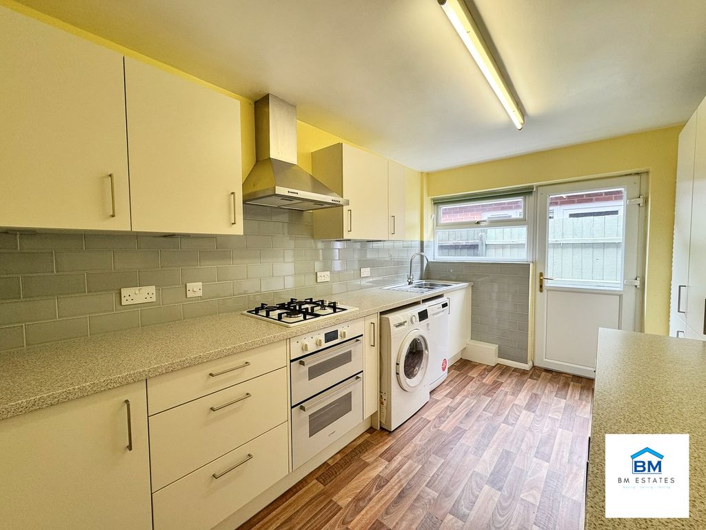 Property photo 3 of 8 Kitchen