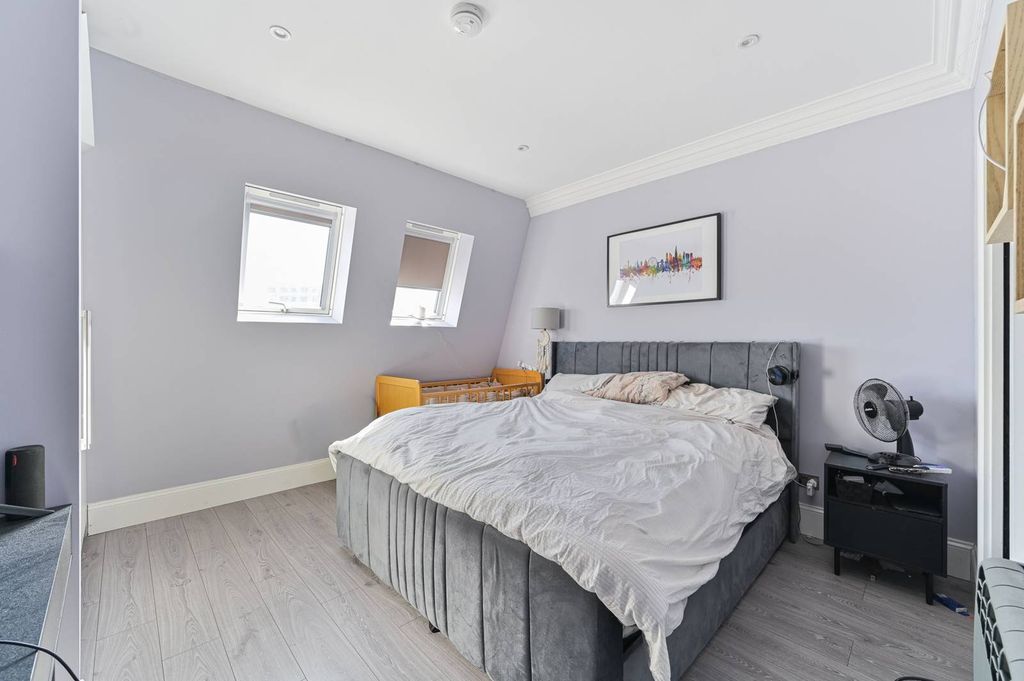 Property photo 3 of 18