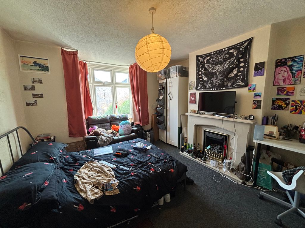 Property photo 3 of 12