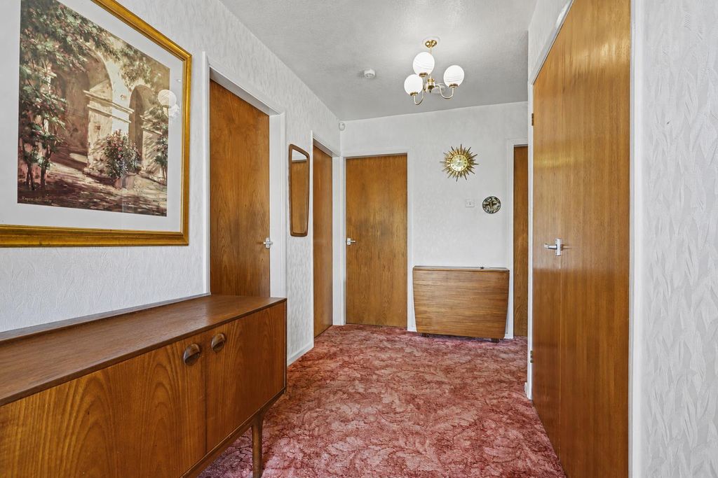 Property photo 3 of 16 Entrance Hallway