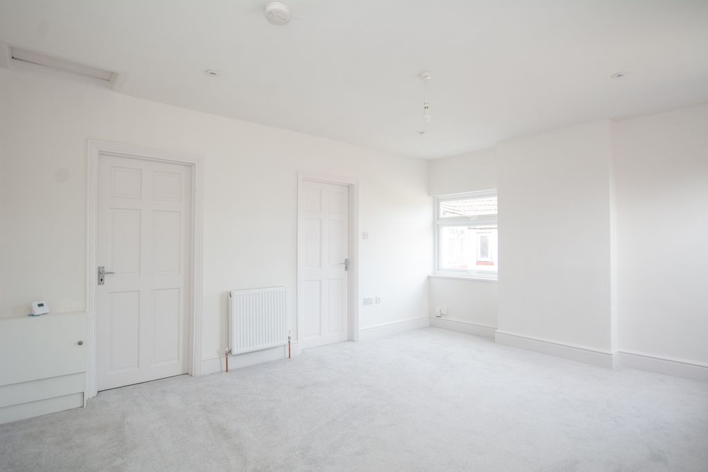 Property photo 3 of 13 Ferndalefirstfloorflat07