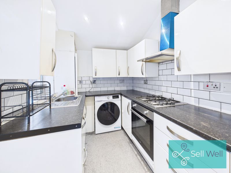 Property photo 3 of 19 Kitchen