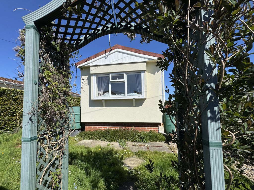 Property photo 1 of 11 Image00016