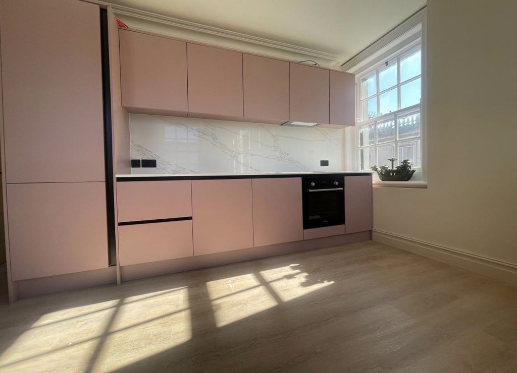 Property photo 3 of 7 Kitchen.2