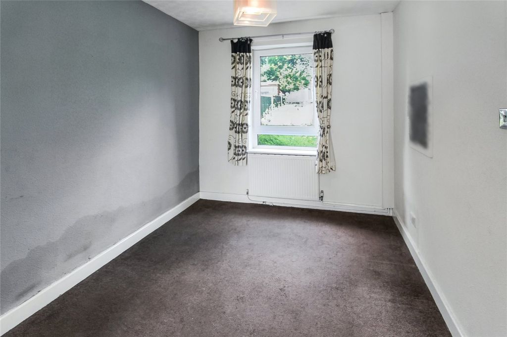 Property photo 3 of 10 Dining Room