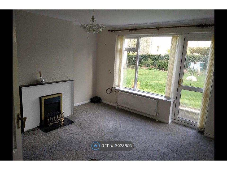 Property photo 1 of 10 Living Room