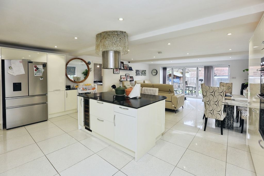 Property photo 3 of 18 Pbox-Img.Jpg