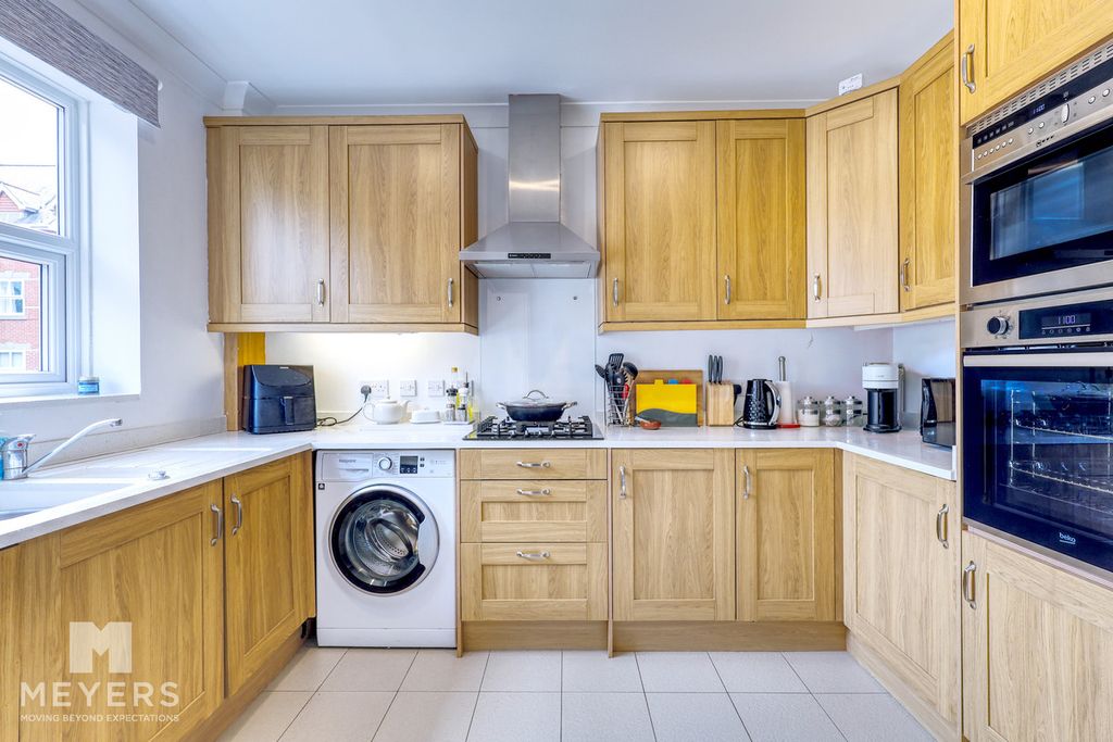 Property photo 2 of 27