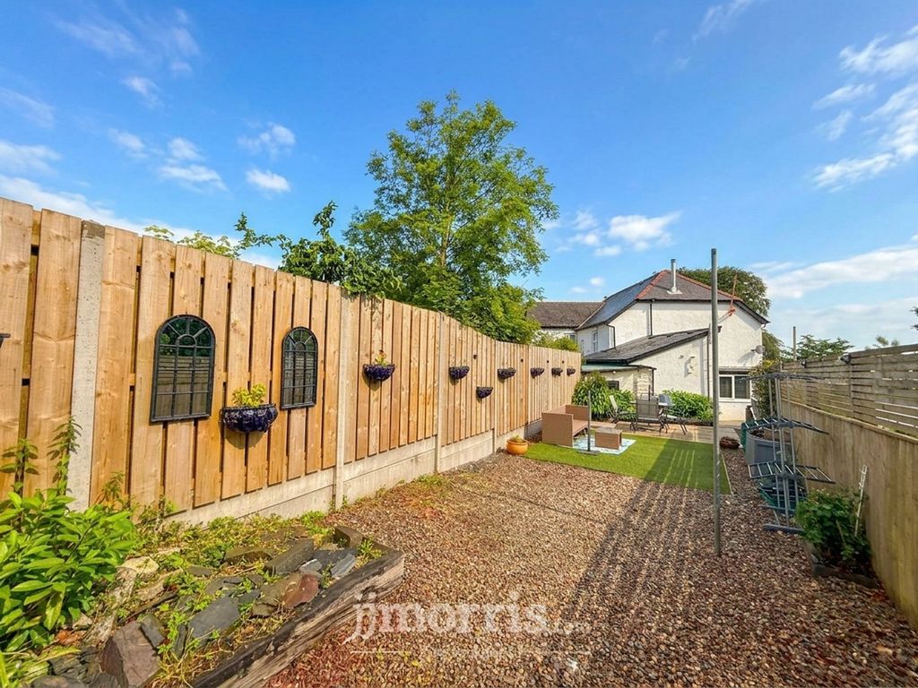 Property photo 2 of 27
