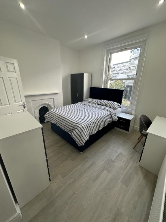 Property photo 1 of 5 Newly Refurbished Studio In The Heart Of Greenwich