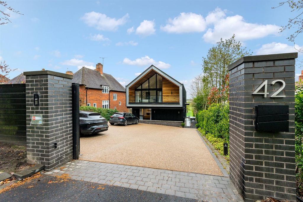 Property photo 2 of 38