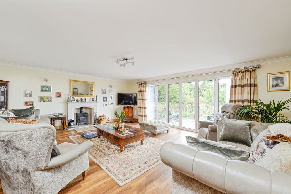 Property photo 2 of 22 Pbox-Img.Jpg