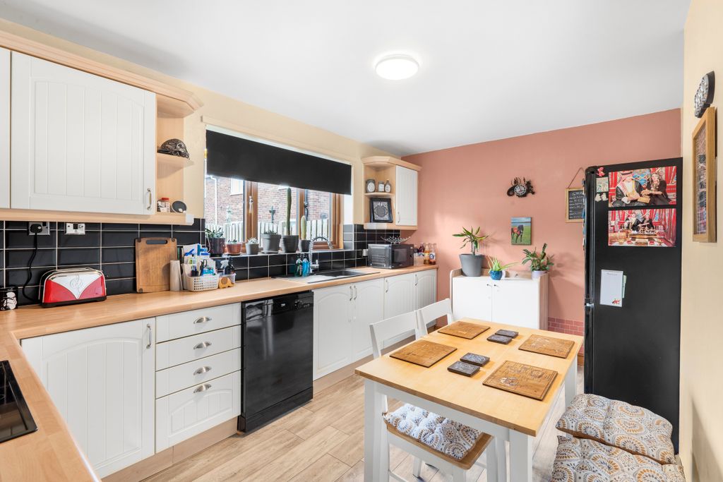 Property photo 3 of 12 Kitchen-Diner
