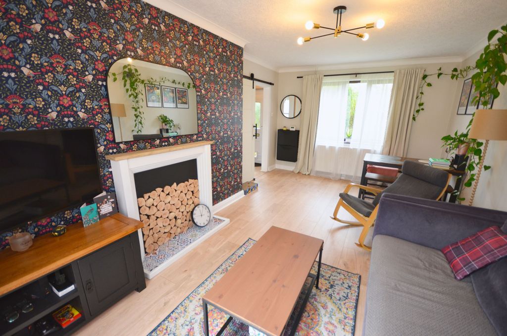 Property photo 2 of 27