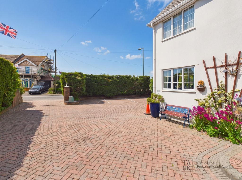 Property photo 3 of 43