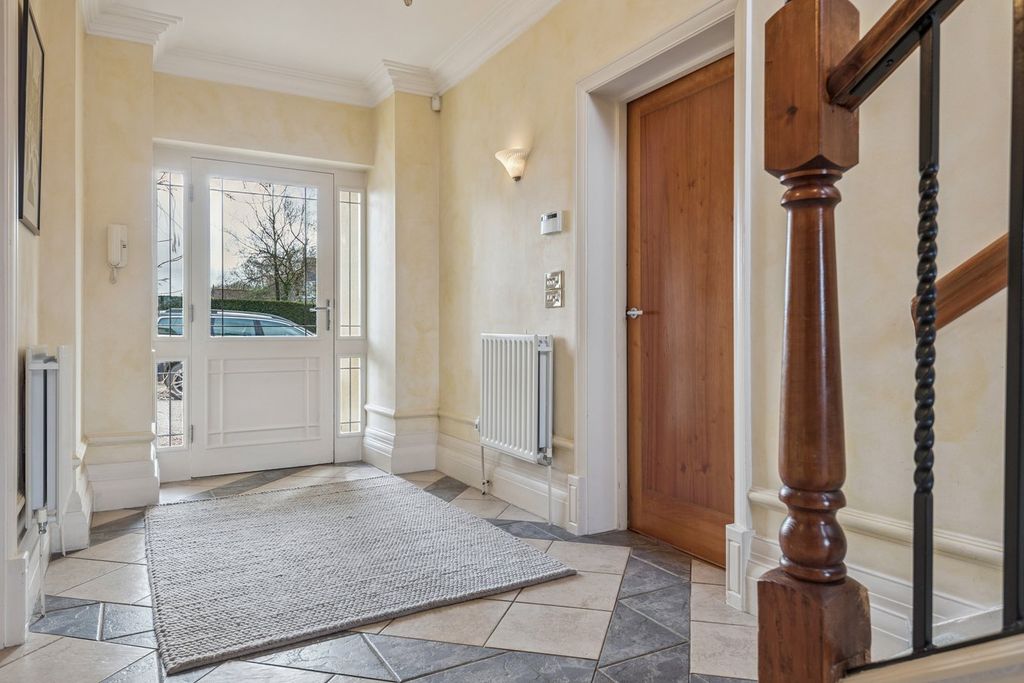 Property photo 2 of 25