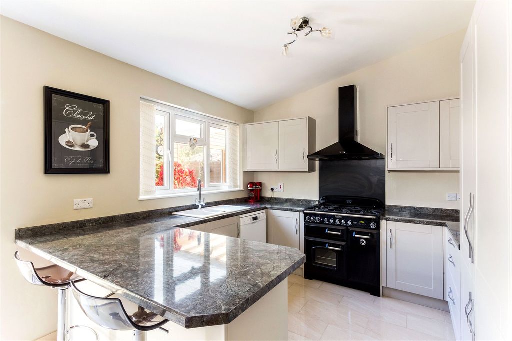 Property photo 3 of 14 Picture No. 05