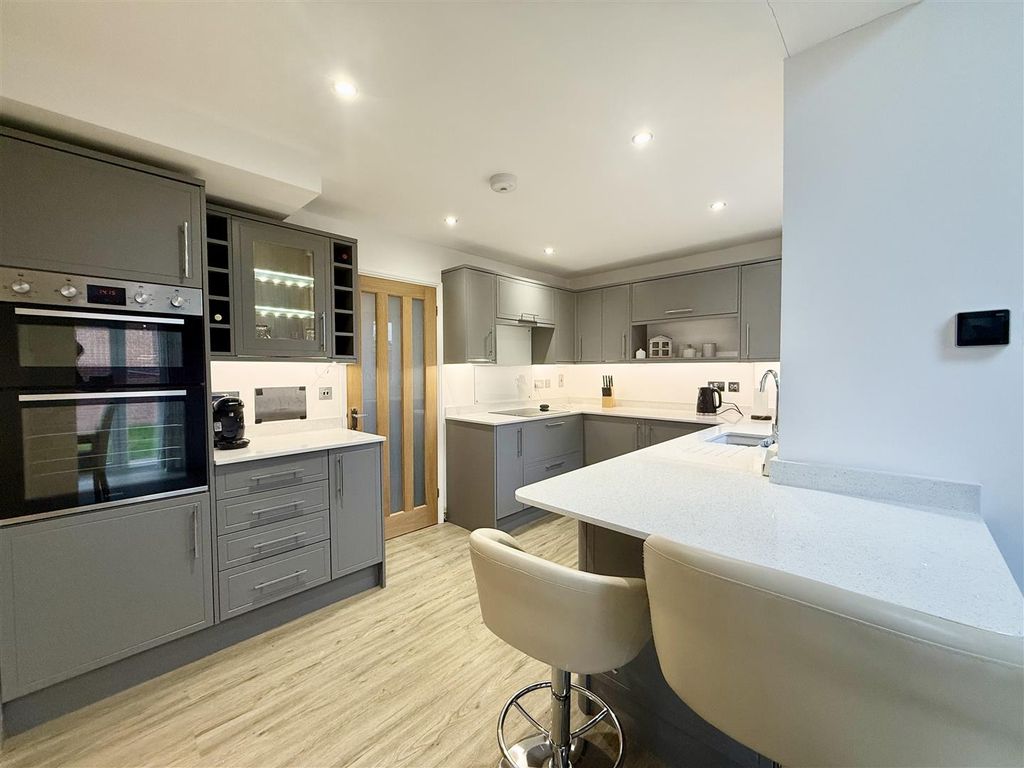 Property photo 2 of 16 Kitchen