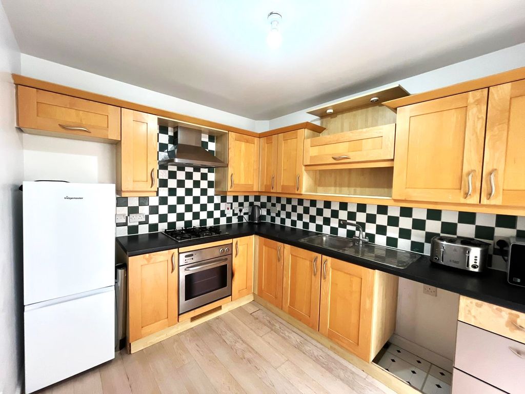 Property photo 2 of 20