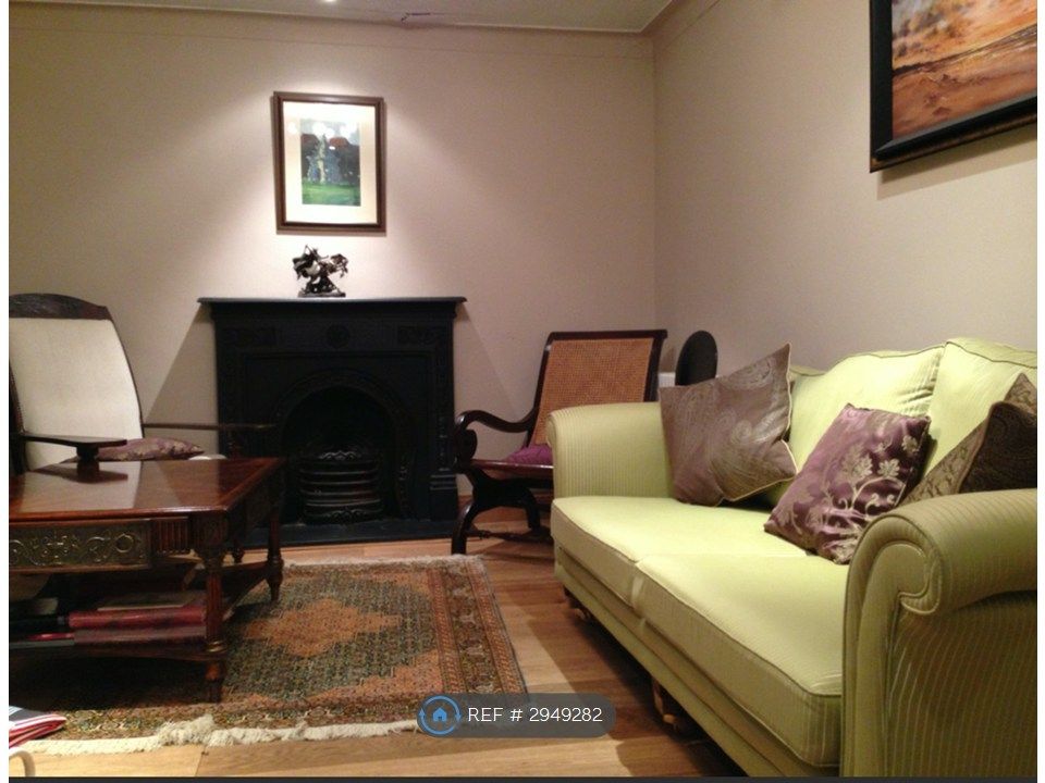 Property photo 3 of 11 Living Room