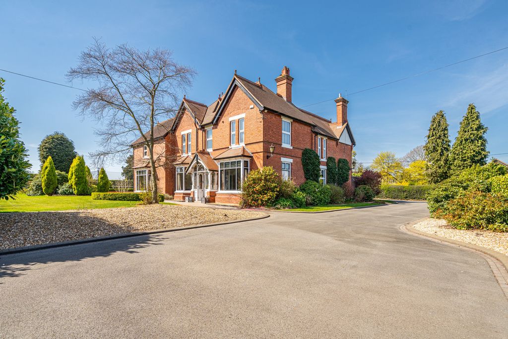 Property photo 2 of 49