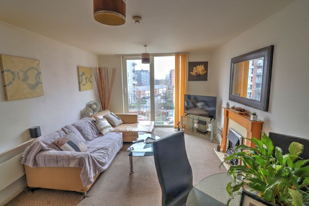 Property photo 2 of 9 Lounge