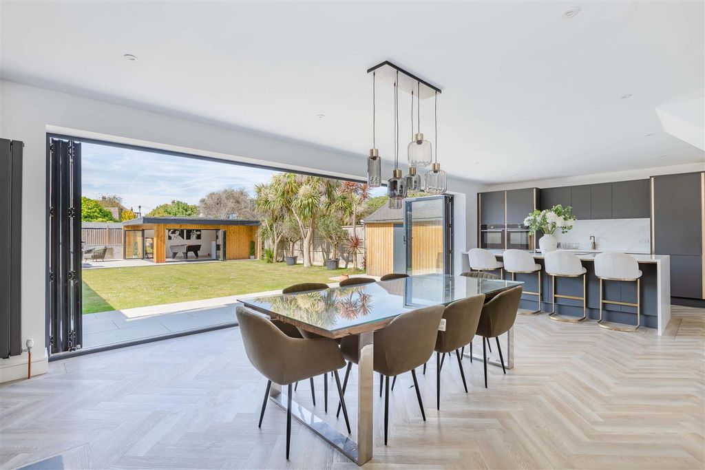 Property photo 2 of 38 Brighton Rd_13.Jpg