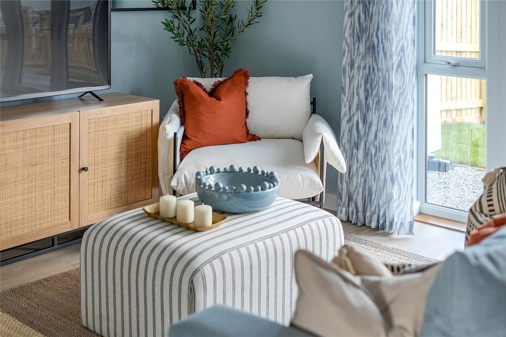 Property photo 2 of 19 Show Home Ex