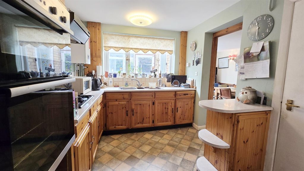 Property photo 2 of 22 Kitchen