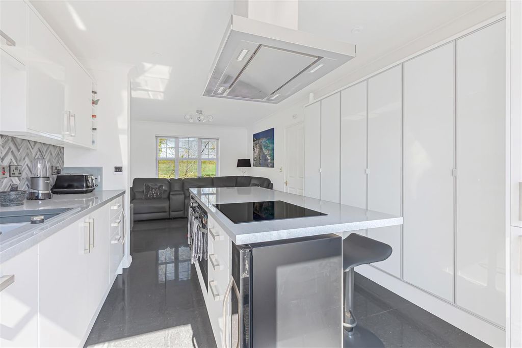 Property photo 2 of 39 Kitchen/Diner