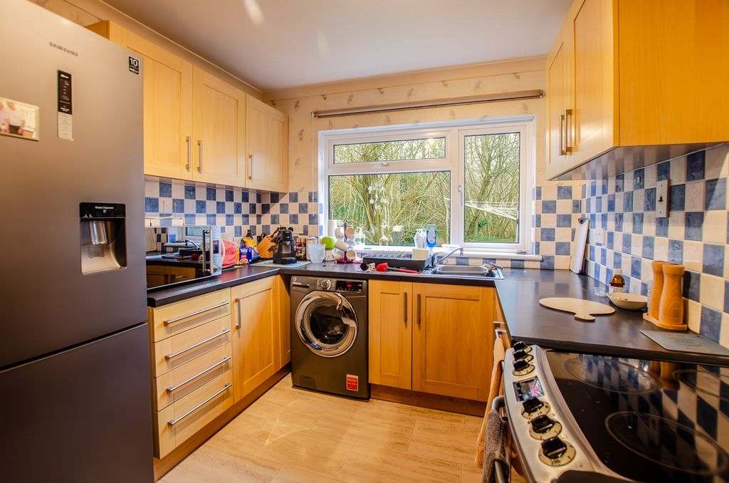 Property photo 3 of 16 34 Tredanek Close Tps Cornwall 01208 74182-5