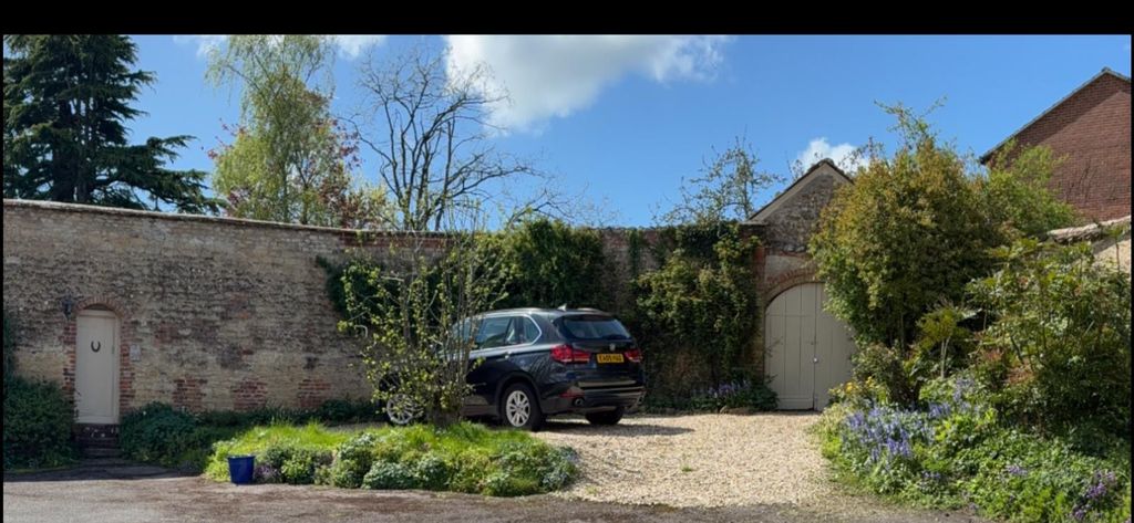 Property photo 2 of 31
