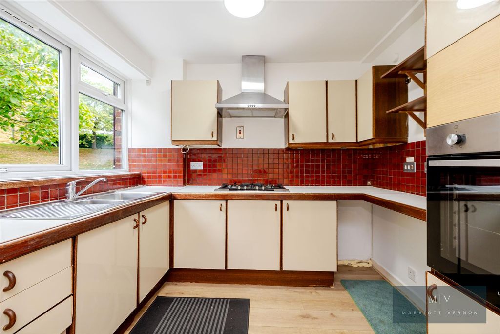 Property photo 3 of 17 1N2A3076.Jpg